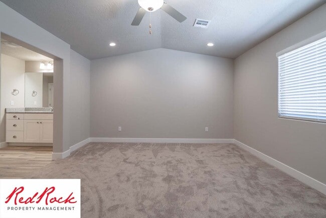 Building Photo - Modern 4-Bed Townhome in Hurricane Heights