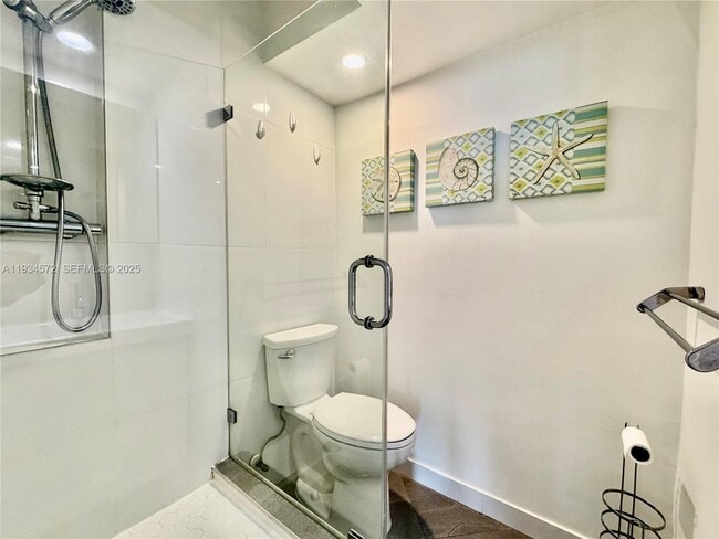 Building Photo - 1000 Parkview Dr