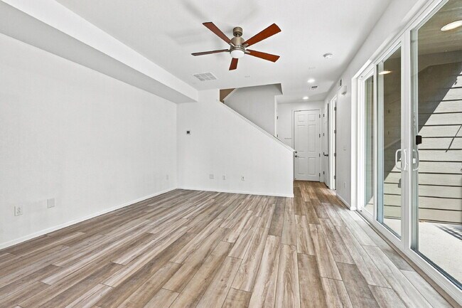 Building Photo - $2,495.95 - 3 Bed, 2.5 Bath Townhome in Aurora with Central AC and In Unit Laundry!