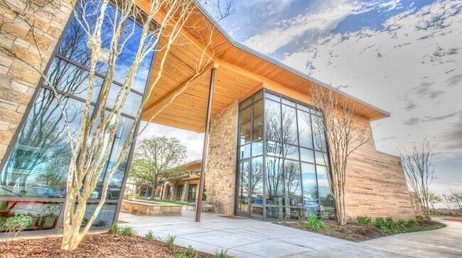 Building Photo - 2910 Starling Dr