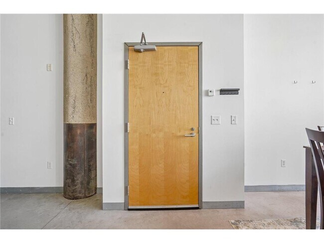 Building Photo - 700 N Washington Ave