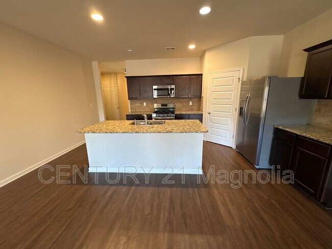 Building Photo - 3061 White Gate Lp