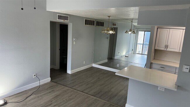 Building Photo - 9550 Deering Dr