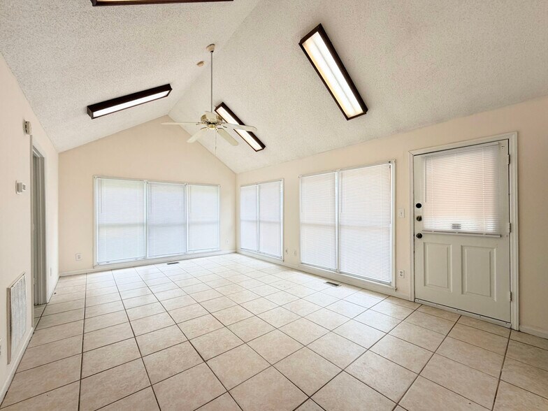 Building Photo - 1408 Imperial Dr