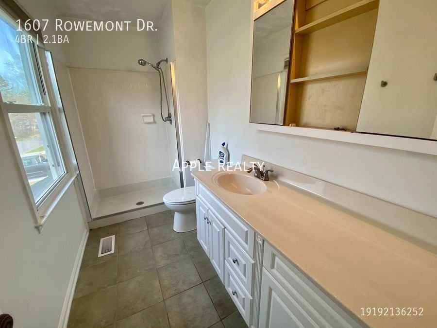 Building Photo - 1607 Rowemont Dr