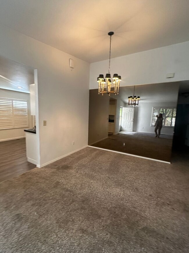 Building Photo - Adorable single story, 3 bedroom, 2 bath h...