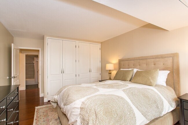 Building Photo - 32 Cherokee St