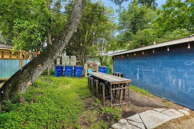 Building Photo - 4004 Maplewood Ave