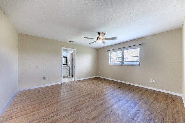 Building Photo - 2498 Abscott St