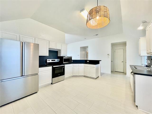 Building Photo - 2015 Silverway Ln