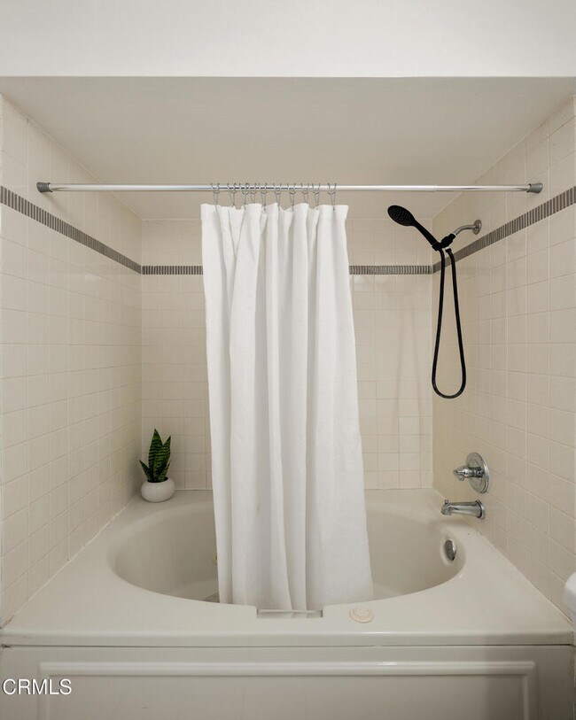 Building Photo - 449 N Catalina Ave