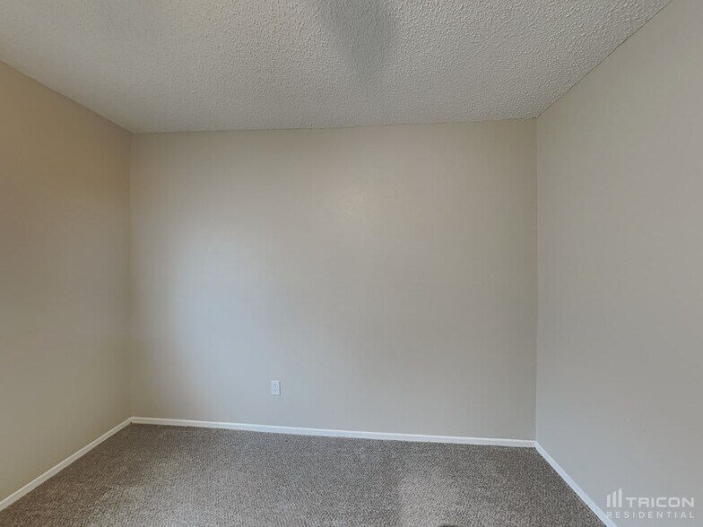 Building Photo - 1221 Aldenwood Dr