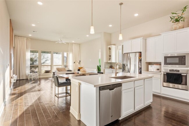 Building Photo - 11905 Deering Pl