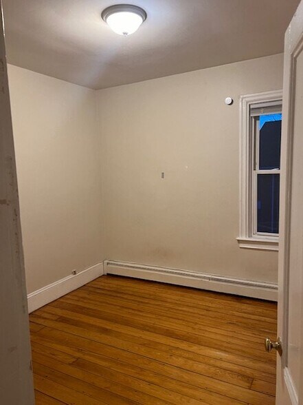 Building Photo - 468 Wickenden St