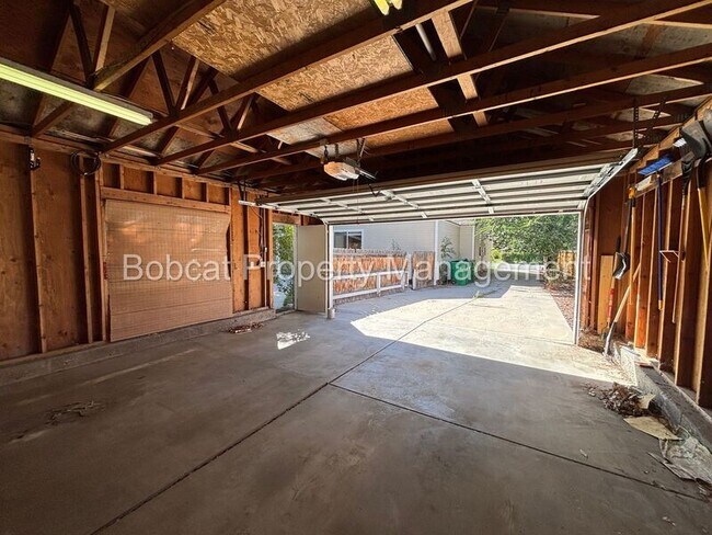 Building Photo - 509 Westview Ave