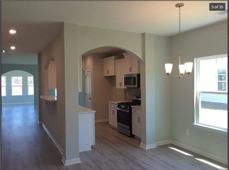 Building Photo - 527 Redleaf Rose Dr