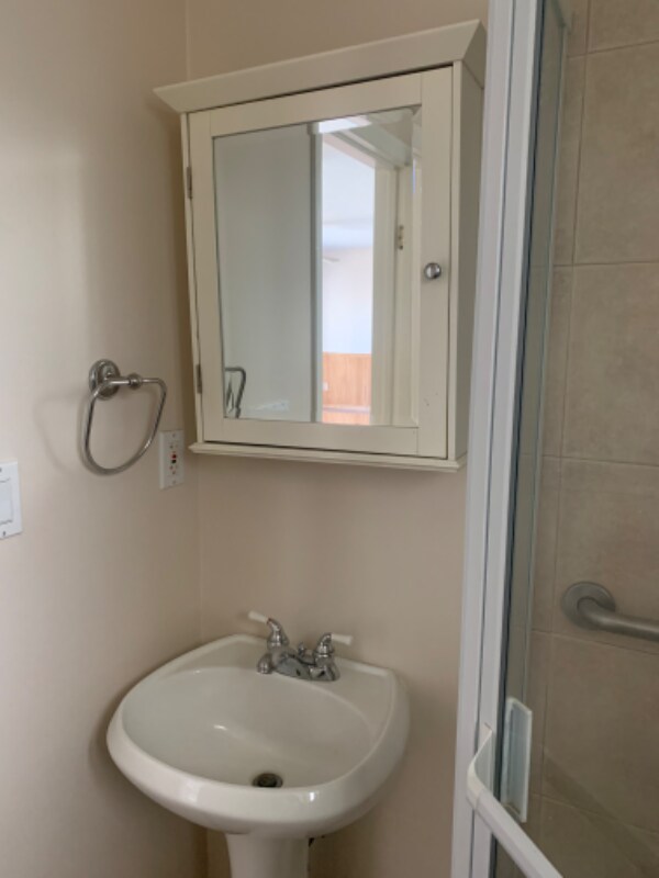 Building Photo - 1042 Squirrel Ln