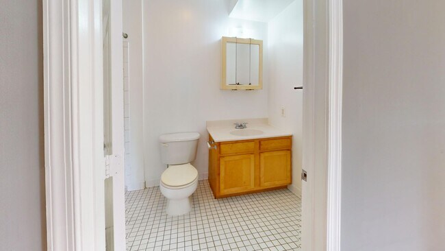Building Photo - Newly Available Three Bedroom Condo in Col...