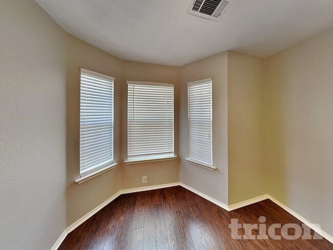 Building Photo - 317 Welch Dr