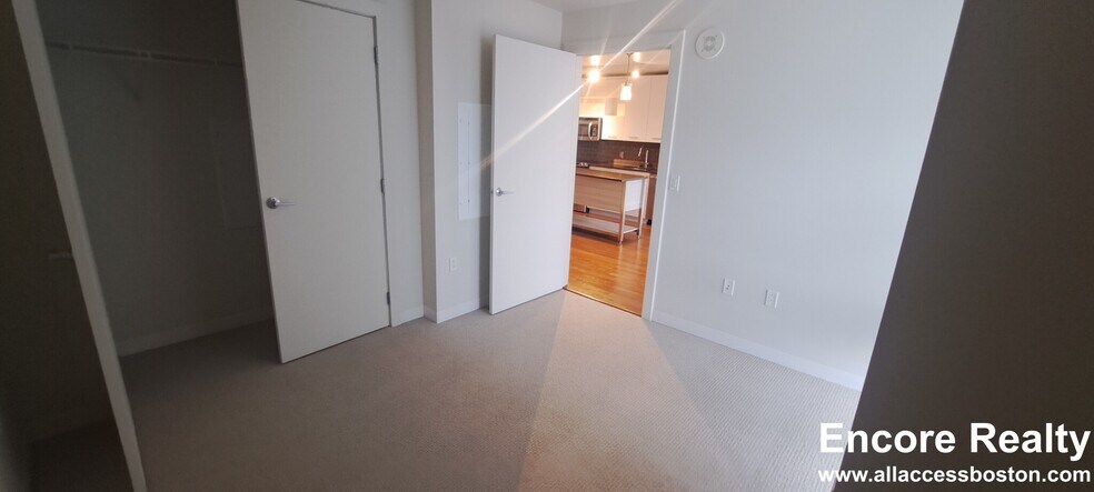 Building Photo - 665 Washington St