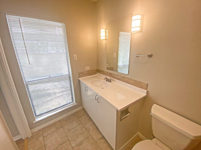 Building Photo - 8642 Fredericksburg Rd