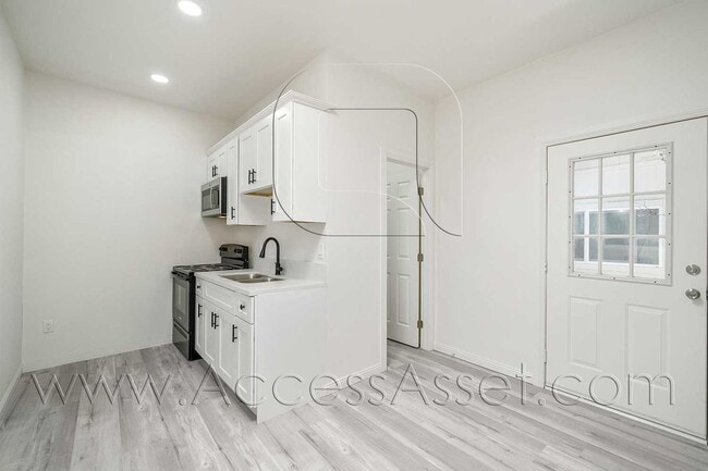 Building Photo - Charming 1 Bed/1 Bath Newly Remodeled Unit In Banning!