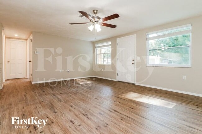 Building Photo - 2912 Puma Dr