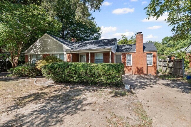 Building Photo - 1139 Russwood Rd