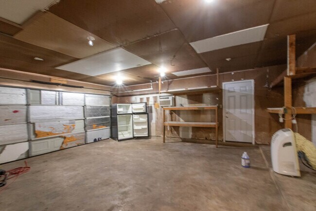 Building Photo - 3920 Redstone Rd