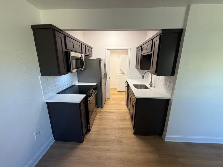 Kitchen and utility closet - 3229 Odessa Ave