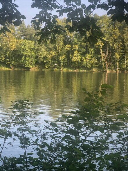 Building Photo - 5163 Whitethorne Rd