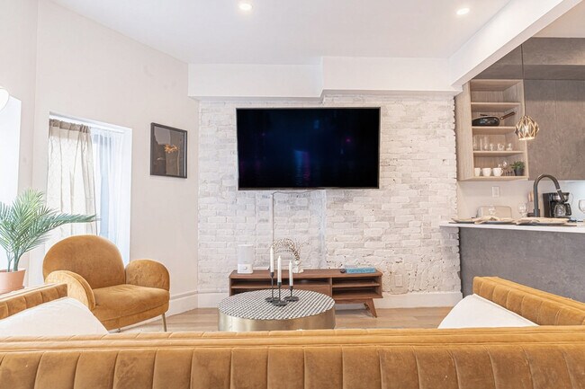 Building Photo - 233 Covert St.