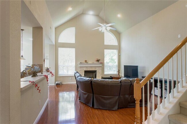 Building Photo - 15709 Belfin Dr