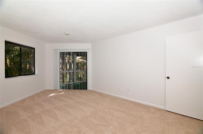 Building Photo - 36 Fairways Cir