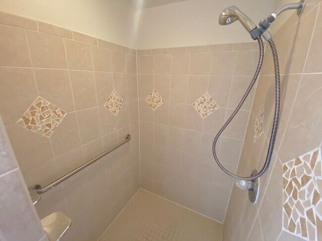 Building Photo - West El Paso LARGE 4bed/3.5bath 3 Car Garage Home-VIEWS!