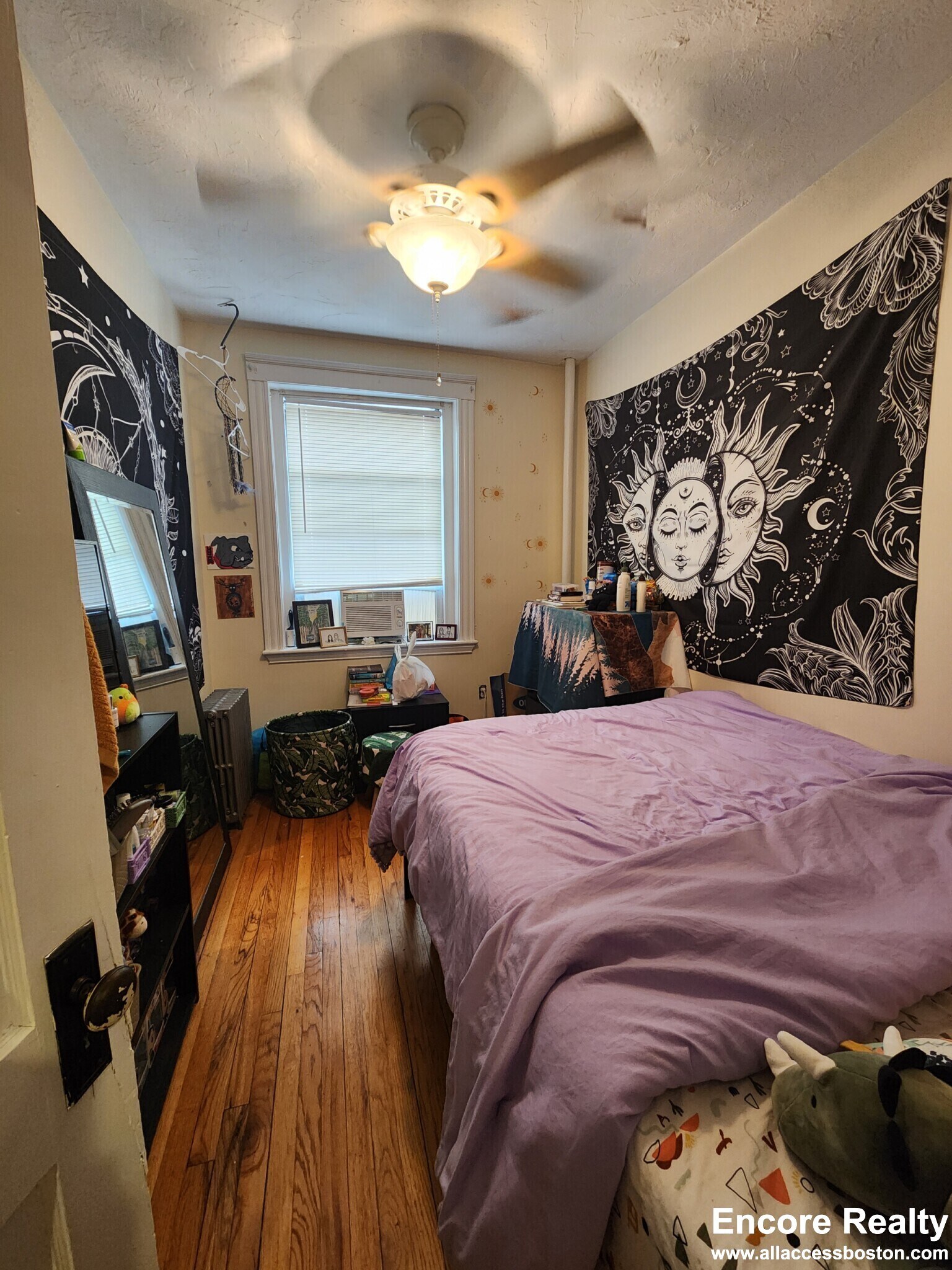 Building Photo - 208 Kelton St