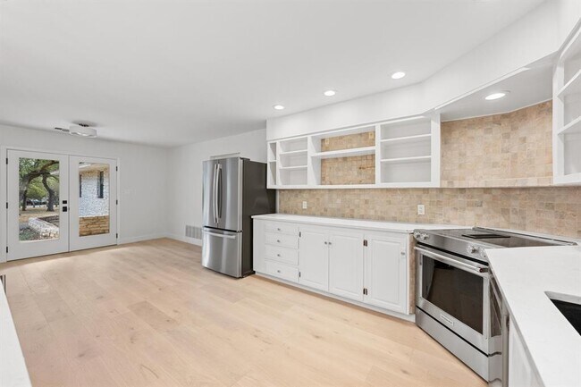 Building Photo - 302 Westlake Dr