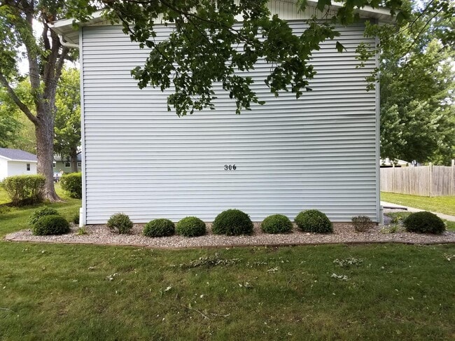 View from street - 306 E Henry St