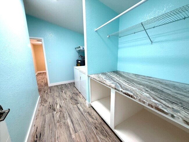 Building Photo - 15859 68th Ct N