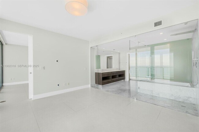 Building Photo - 3131 NE 7th Ave