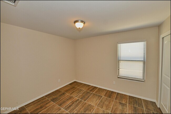 Building Photo - 12060 Mesquite Thorn Dr