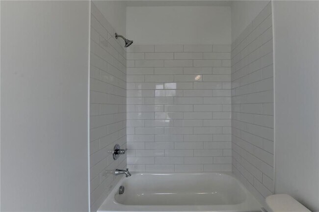 Building Photo - 5422 Howington Ct