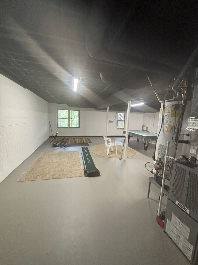 Building Photo - Spacious 3 Bed 2 Bath Home In Homewood With Large Basement