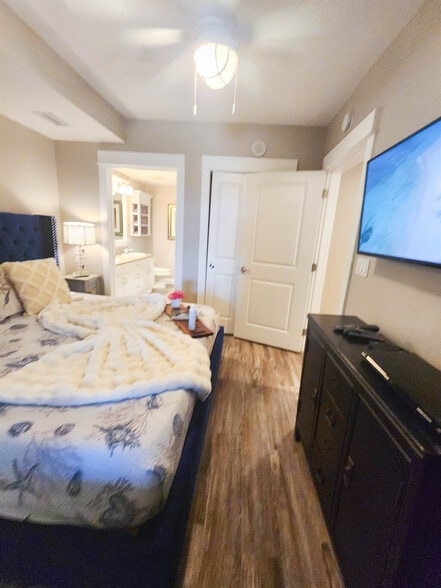 Building Photo - 11832 Front Beach Rd