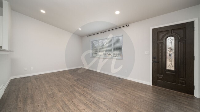 Building Photo - Fully Remodeled Home in Old Farm