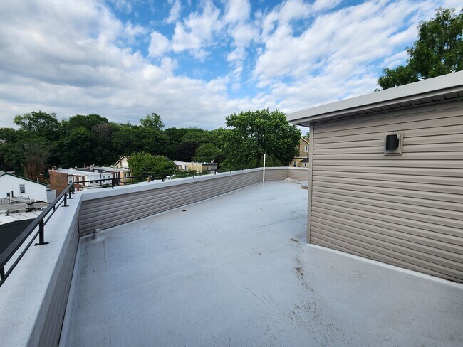 Building Photo - 3712 Midvale Ave