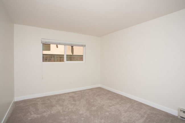 Building Photo - 603 Begonia Ave