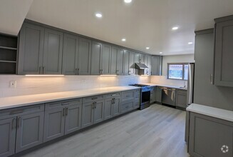 Building Photo - 28126 Ridgethorne Ct