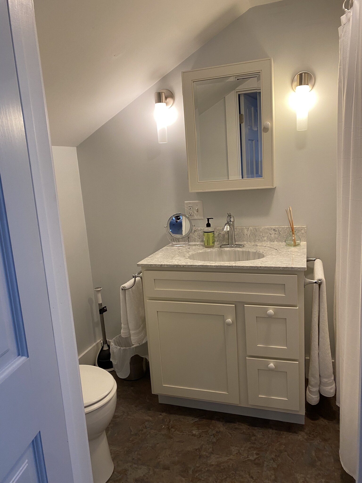 Both with combination tub/shower - 4 S Park St