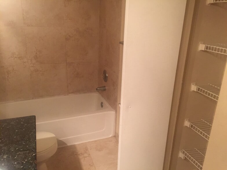 Building Photo - 3370 Pinewalk Dr N